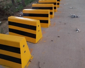 鄭州水泥隔離墩有限公司